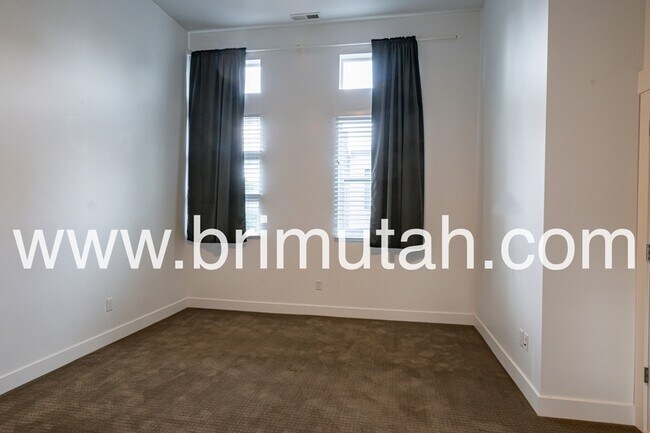 Building Photo - 9196 S Holiday Bowl Ct