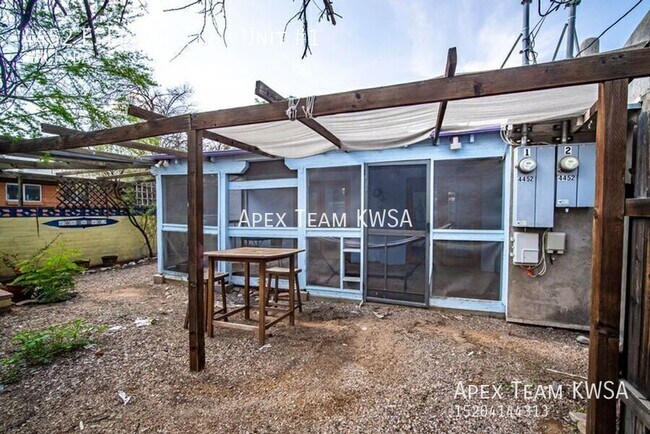 Building Photo - 4452 E El Sol Cir