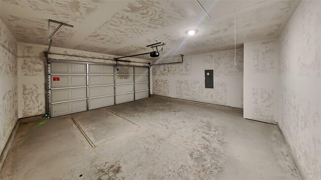 Building Photo - 6101 Green Meadow Ln