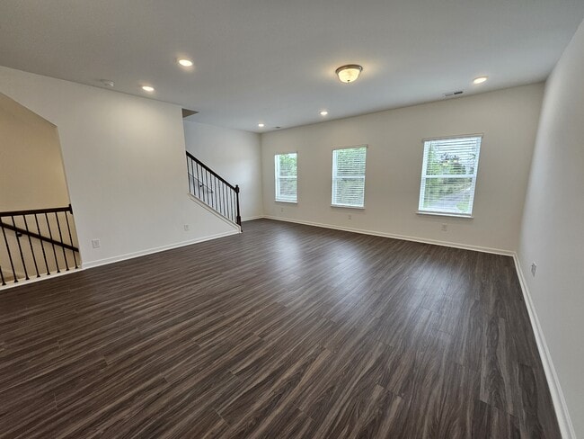 Building Photo - 129 Rosebush Ln