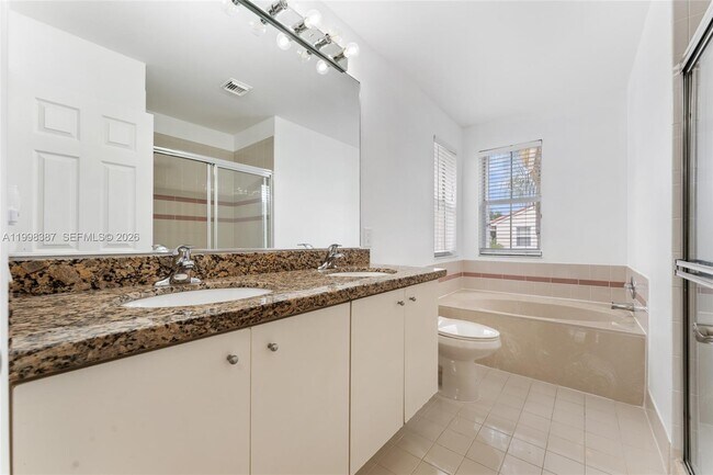 Building Photo - 1120 W Lake St