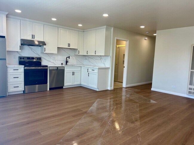 Building Photo - Light, bright & all NEW inside. Beautiful upgrades in this naturally bright 2 bd, 1 ba unit with ...