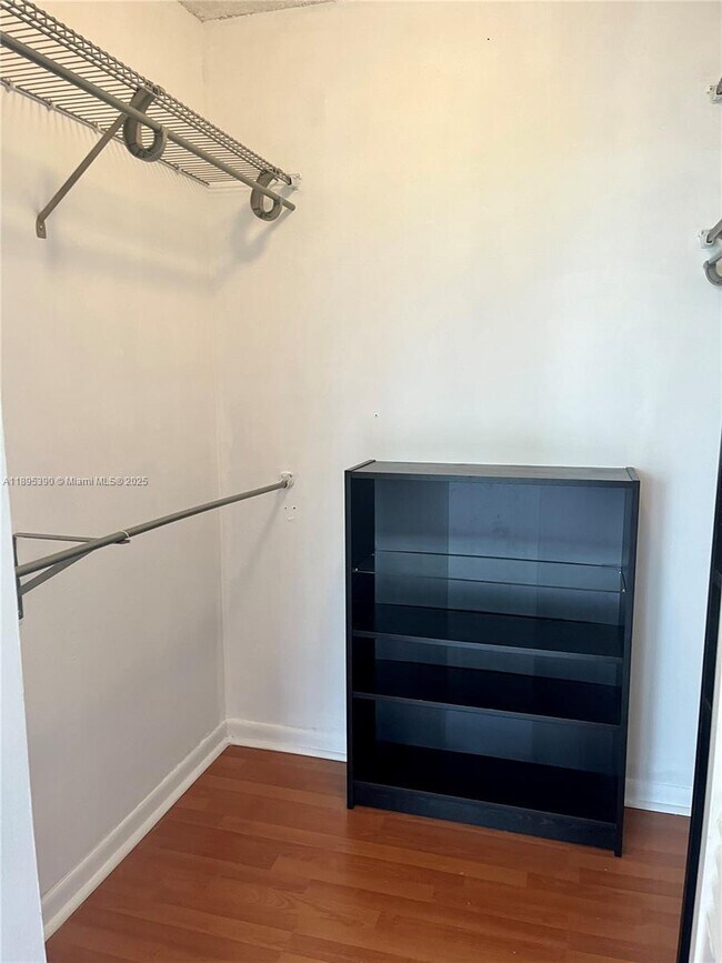 Building Photo - 16919 N Bay Rd