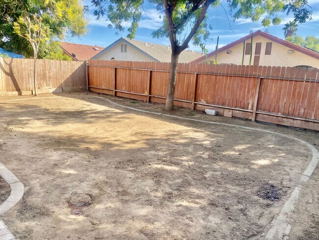 Building Photo - Northwest Fresno 3/2