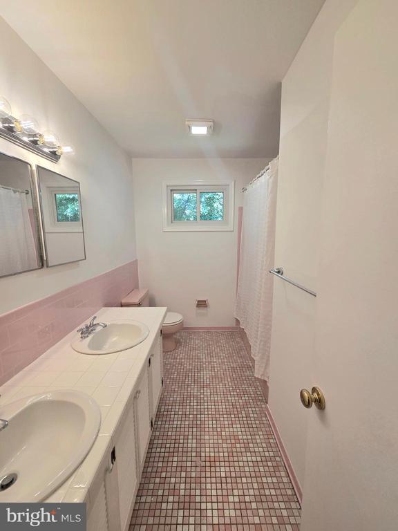 Building Photo - 111 Tamarisk Ct