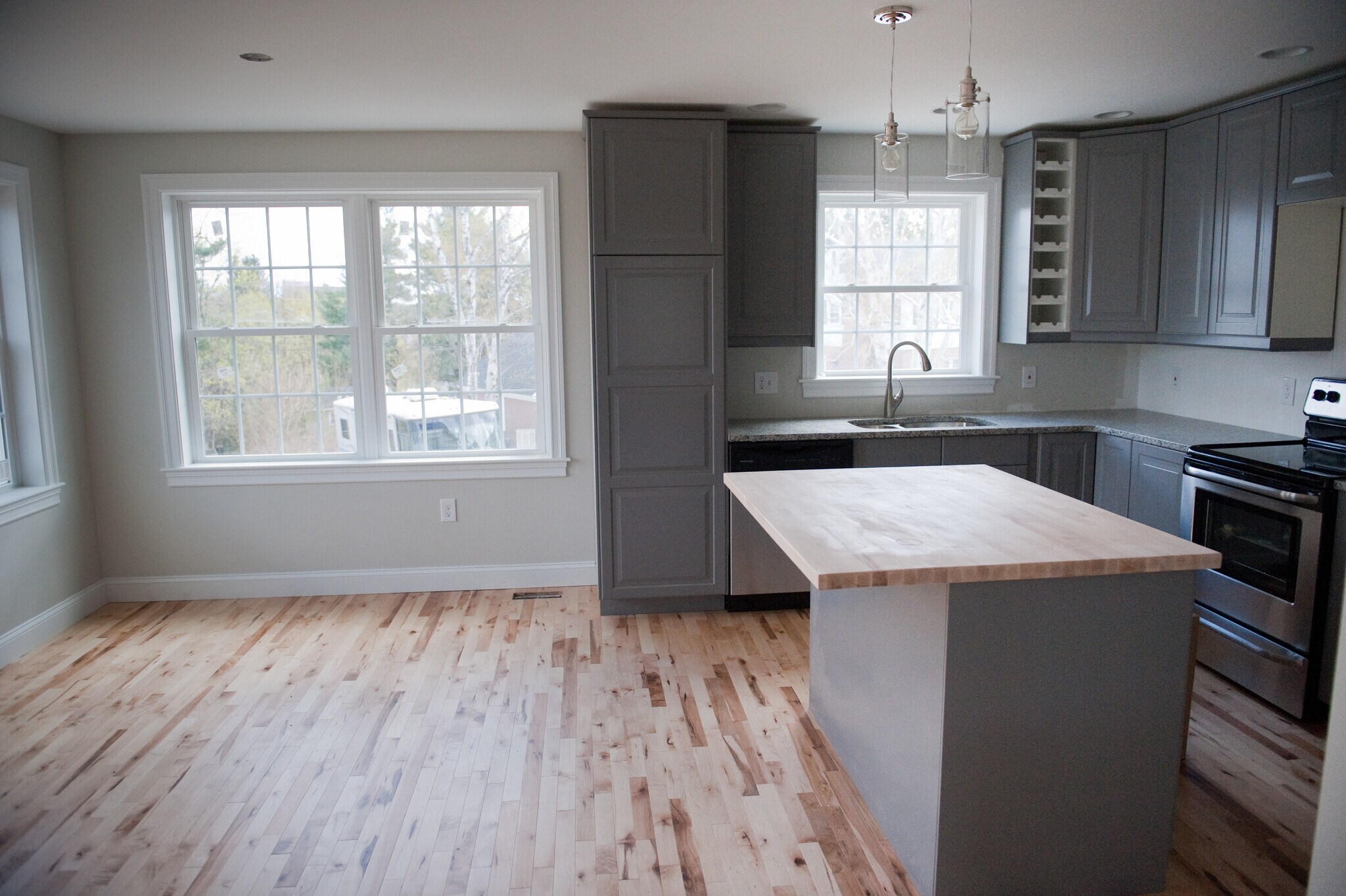 Building Photo - 635 Hanover Street