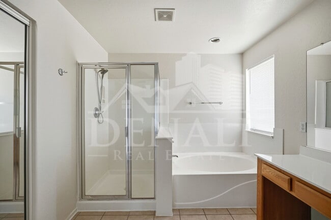 Building Photo - 6107 N 135th Dr