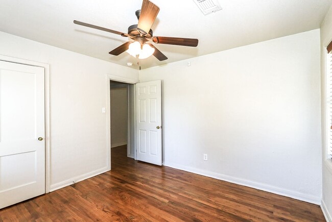 Building Photo - Pre-Leasing for Fall With Lawn and Alarm Service! - Charming 2 Bedroom 1 Bath!