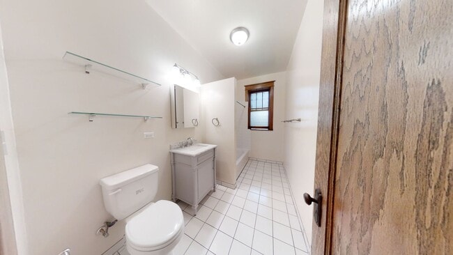 Building Photo - Fantastic three bedroom, one bath in the heart of Wrigleyville Available July 1, 2026