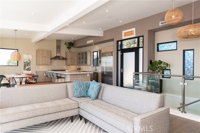 Building Photo - 2305 Temple Hills Dr