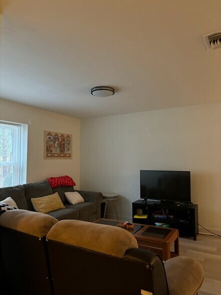 Building Photo - 246 Pheasant Run Dr