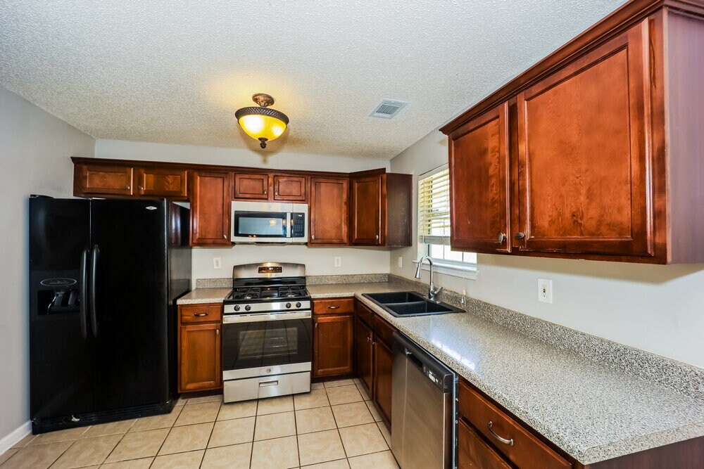 Building Photo - 3704 Lower Creek Dr