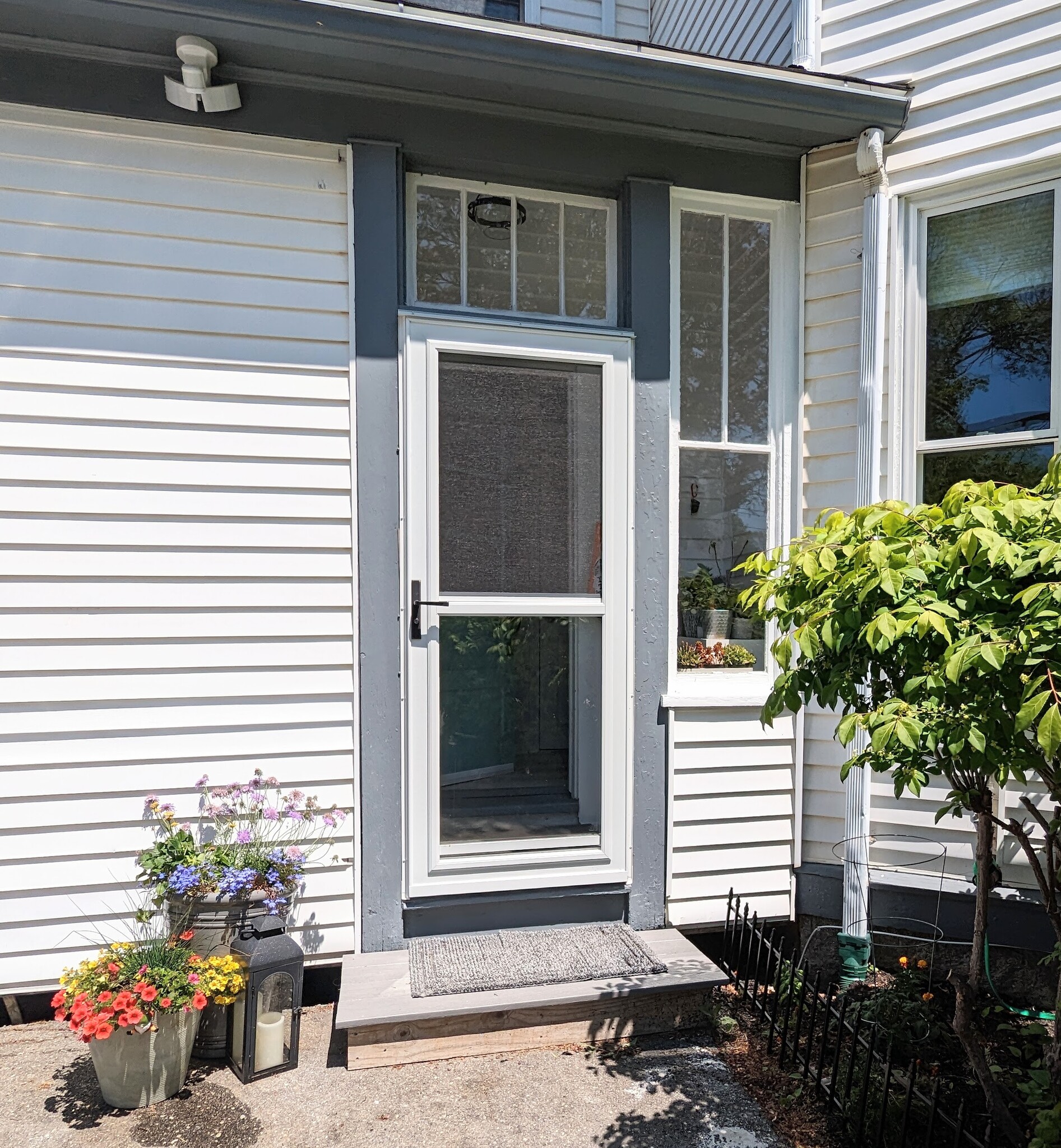 Unit B Entry - 232 Broadway