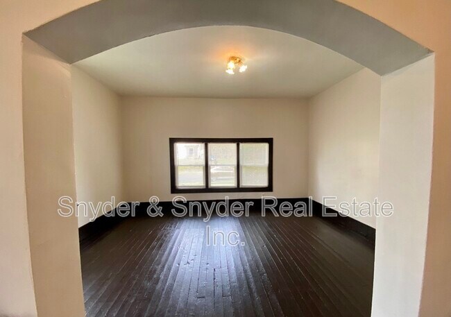 Building Photo - 390 Doyle St