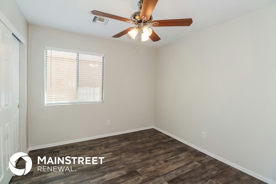 Building Photo - 6933 S Creek Run Ave