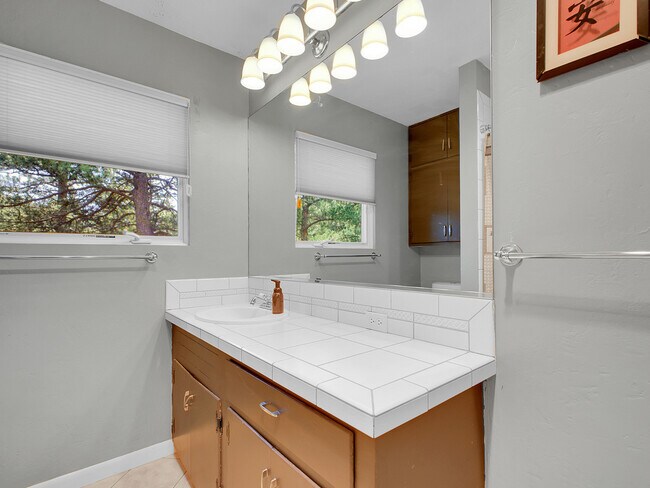 Building Photo - 34586 Circle Dr