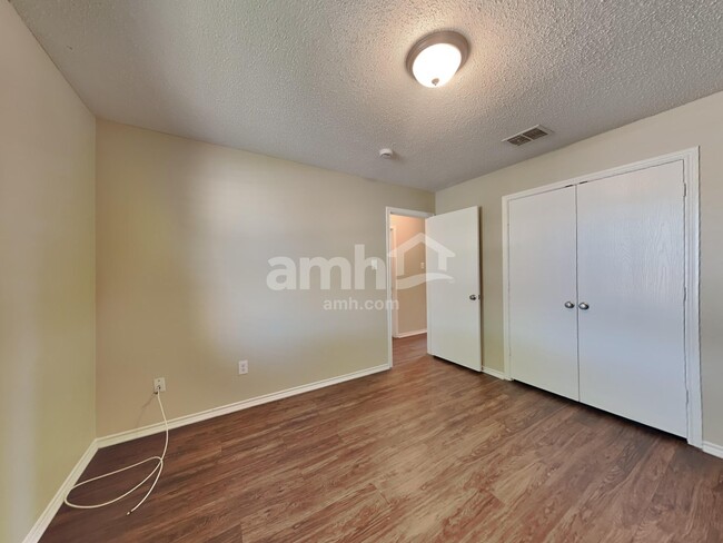 Building Photo - 317 Indian Blanket Dr