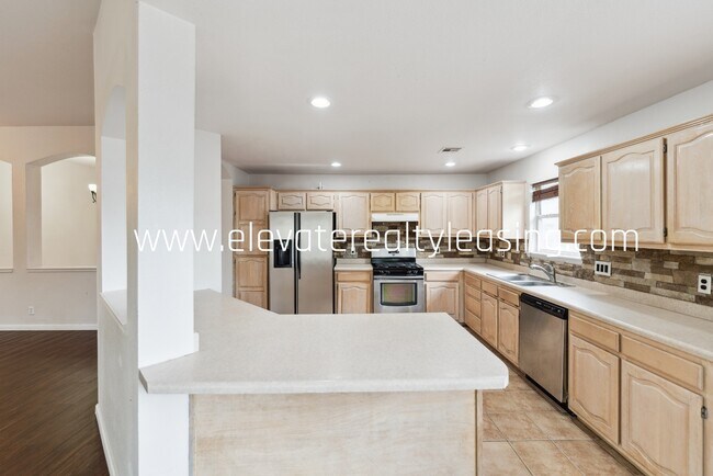 Building Photo - 1305 W Quincy St