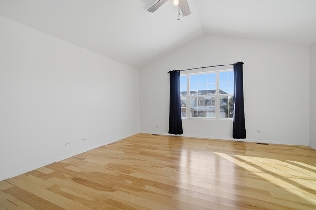 Building Photo - 1929 Golden Gate Ln