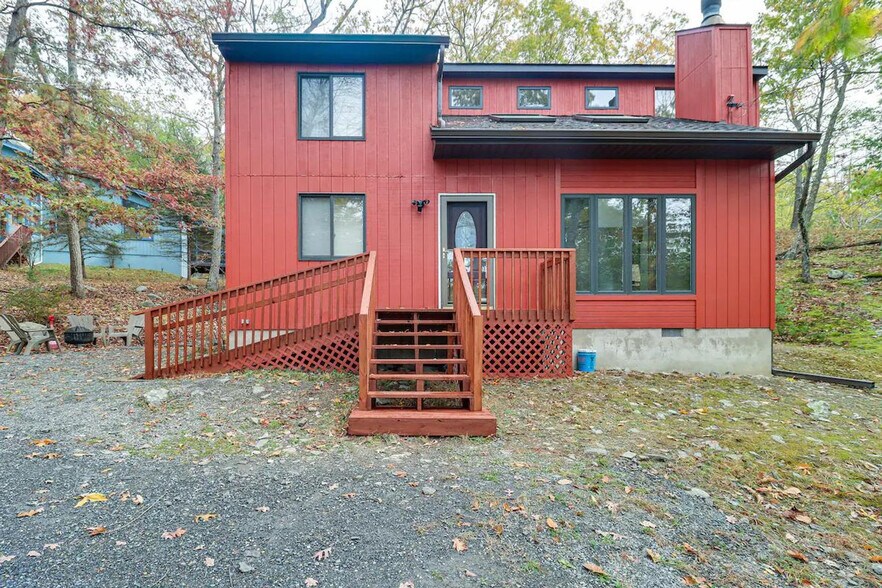 Building Photo - 5317 Woodbridge Dr E