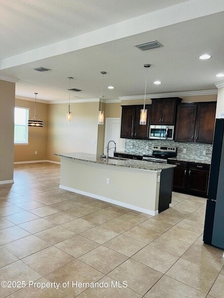 Building Photo - 32054 Goddard Dr