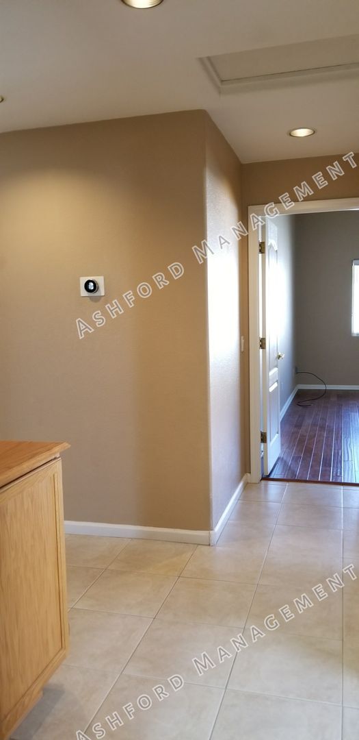 Building Photo - 3 BEDROOM HOME FOR RENT IN PHOENIX WITH POOL