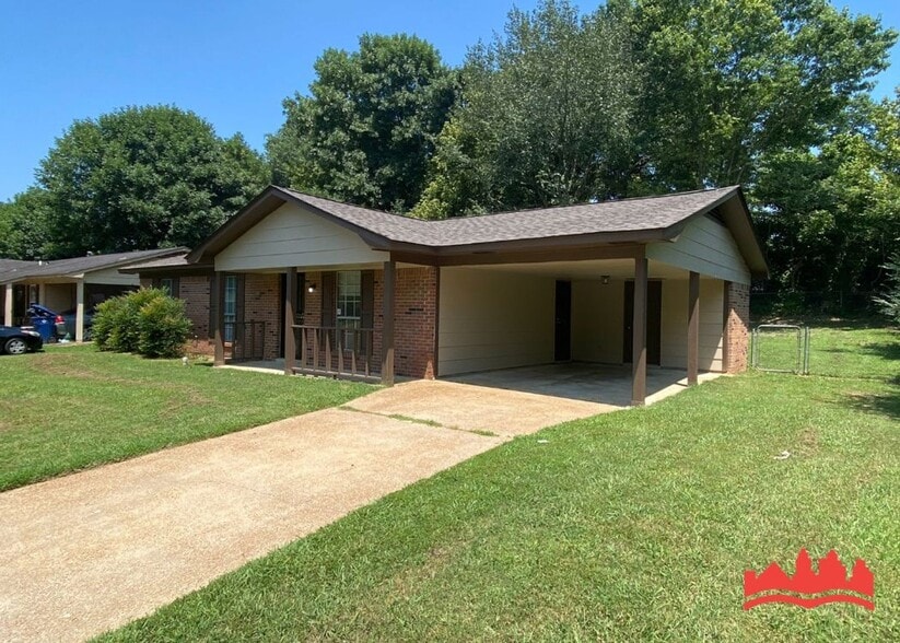 Building Photo - 5870 Jackson Dr