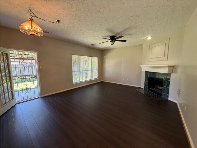 Building Photo - 13403 Agarita Ln