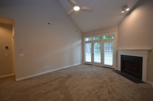 Building Photo - 3319 Philmont Dr