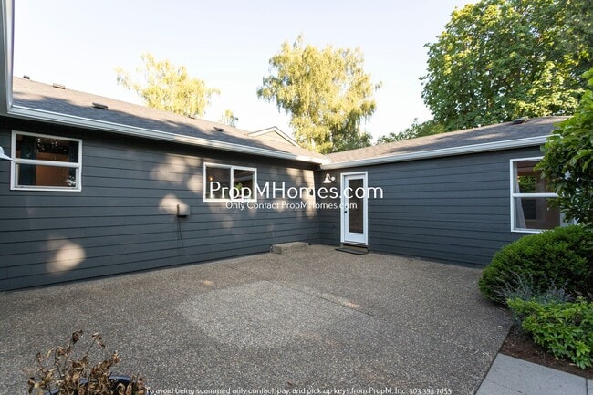 Building Photo - 503 NE Birchwood Terrace