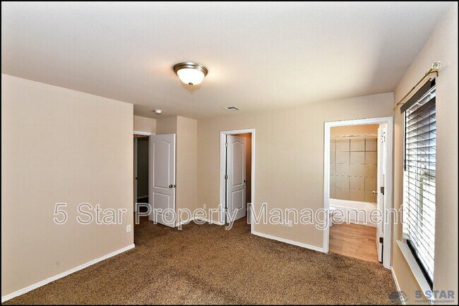 Building Photo - 916 Villa Seca Dr