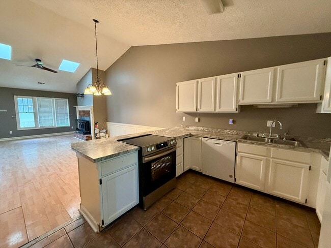 Building Photo - 1401 Elmdale Pl