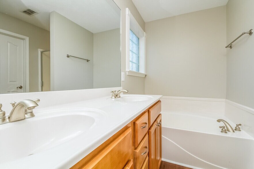 Building Photo - 2729 Westhaven Dr