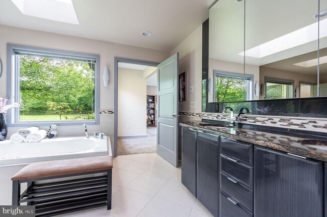 Building Photo - 125 Edison Furlong Rd