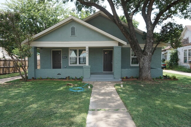 Primary Photo - 1821 McGregor Ave