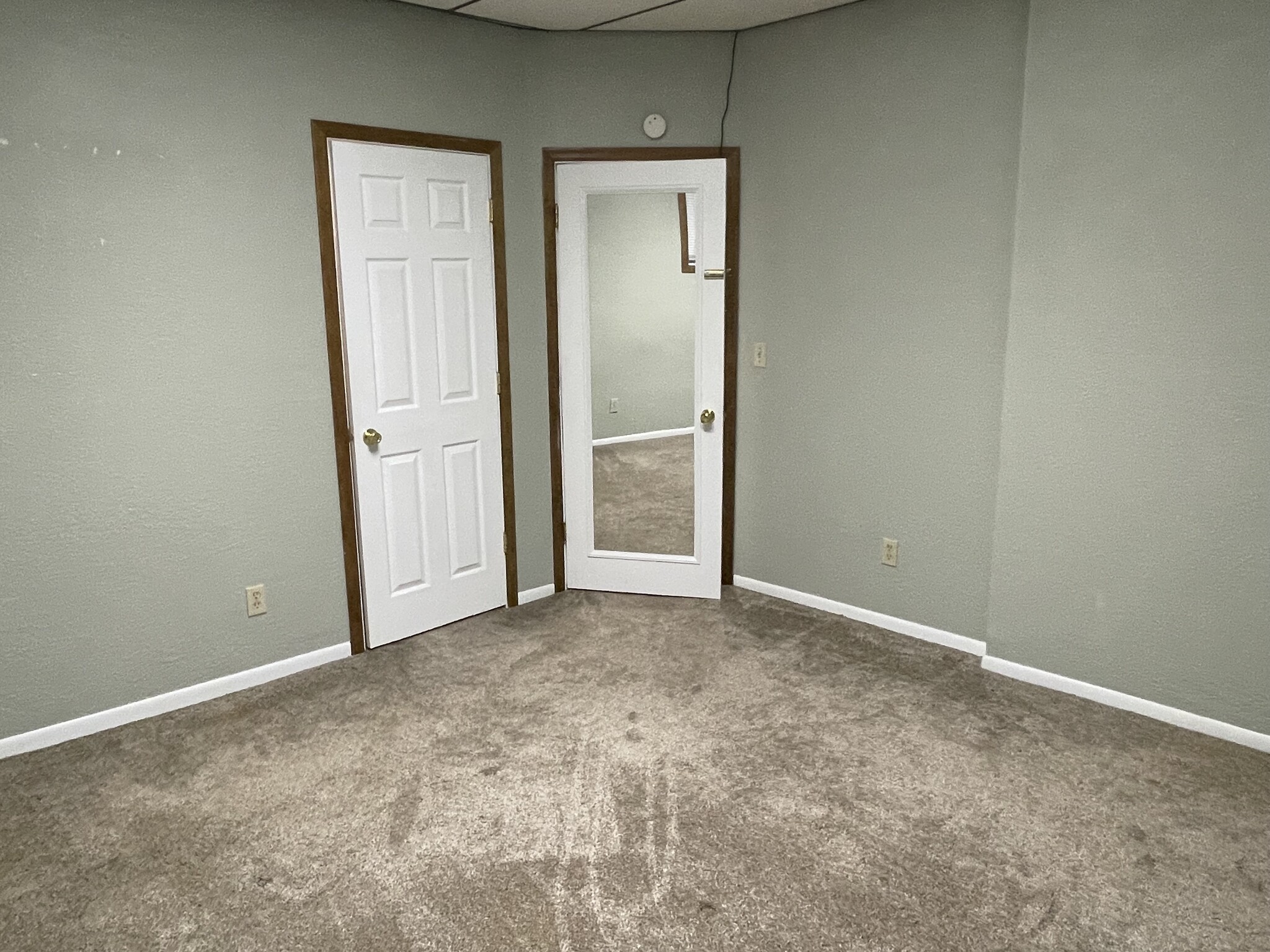 Front bedroom - 1826 E Superior St