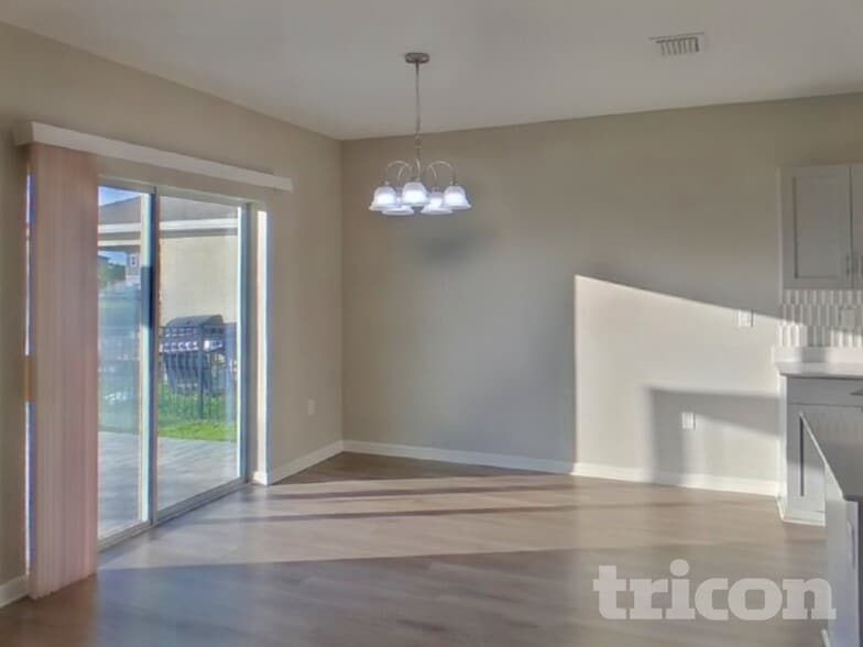 Building Photo - 5475 Summer Sunset Dr