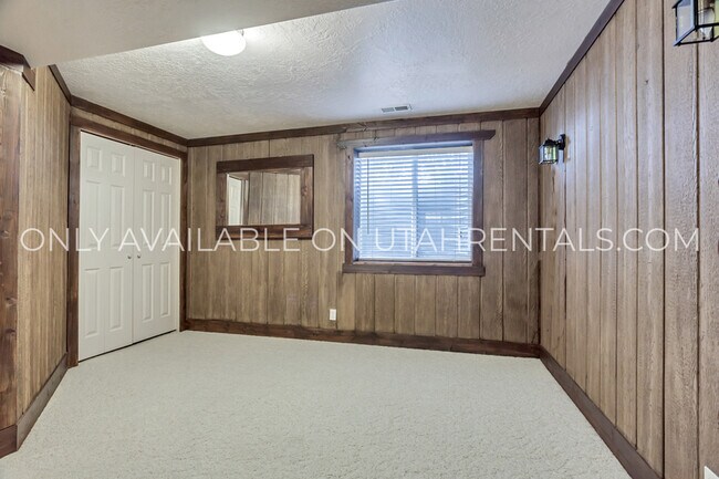 Building Photo - 1437 E Murdock Dr