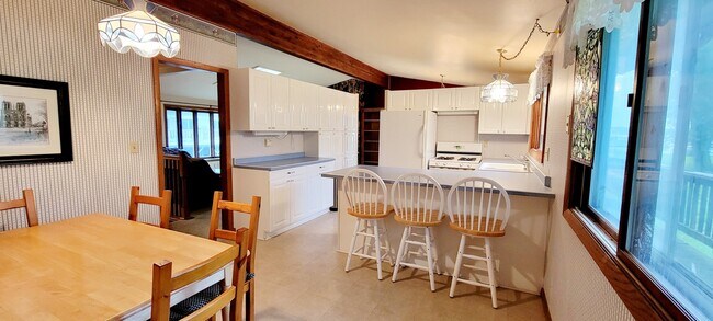 Building Photo - 41511 N Country Club Dr