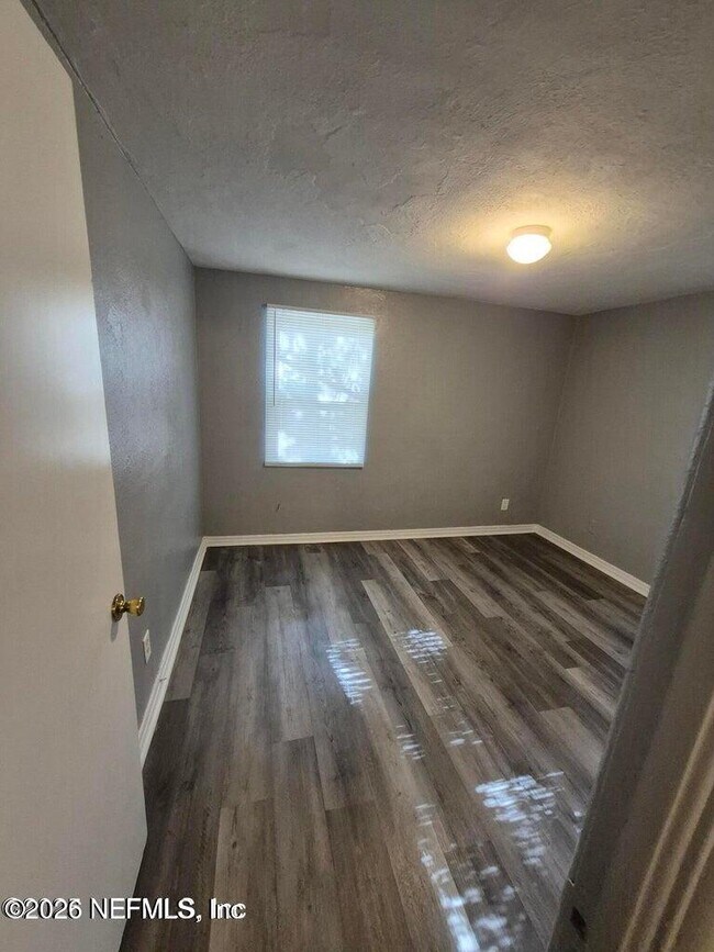 Building Photo - 1305 E 30th St