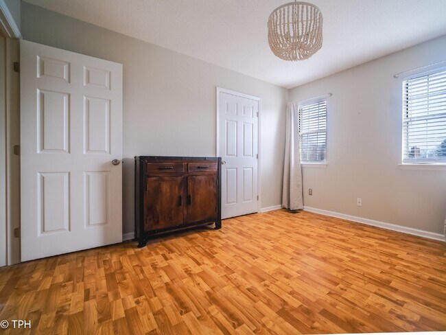 Building Photo - "Charming 2-Bedroom Gem with Granite Elegance in Charlotte's Heart!"