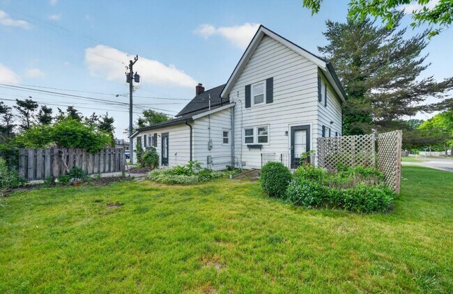 Building Photo - 23 W Burdick St