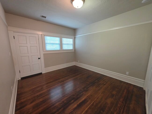 Building Photo - 135 N Lincoln Ave