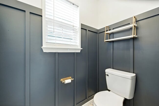 Building Photo - 3018 Silver Charm Cir