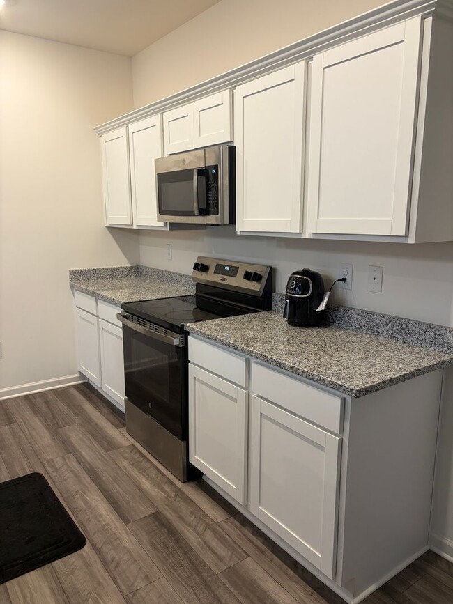 Building Photo - End-Unit Townhouse