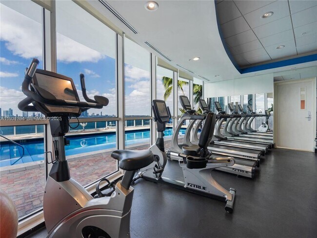 Building Photo - 1900 Sunset Harbour Dr