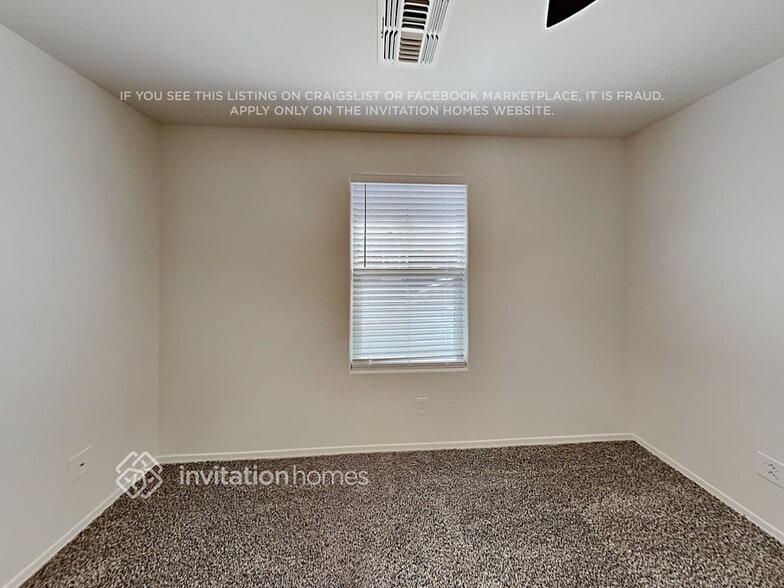 Building Photo - 308 N Sandal