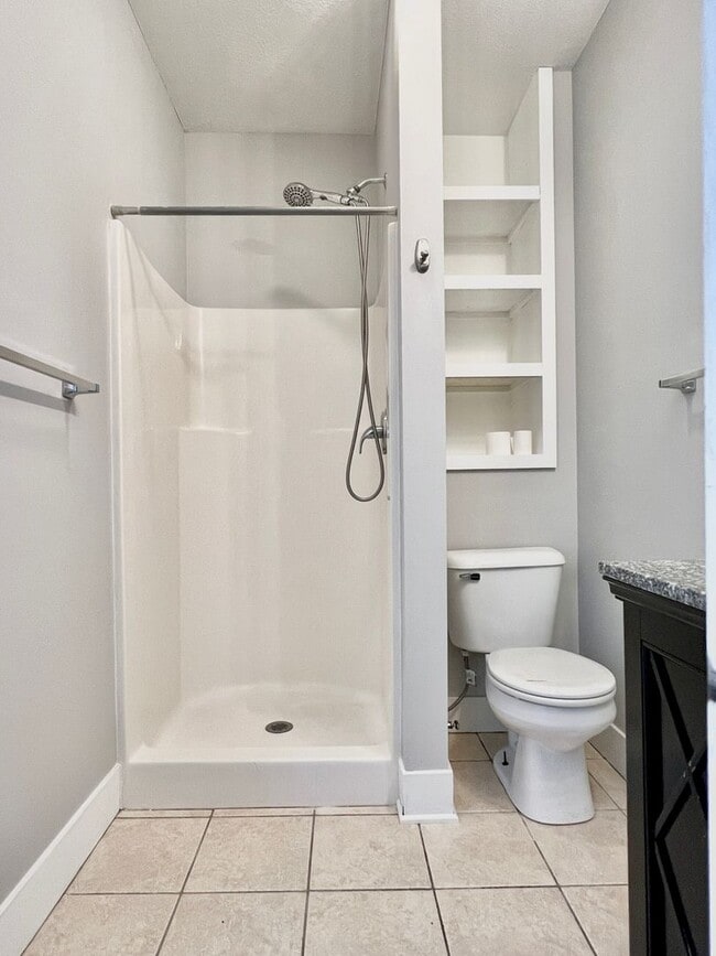 Building Photo - 933 E Front St