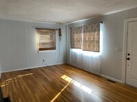 Building Photo - Beautiful 3 bed/2 bath On South Hill!