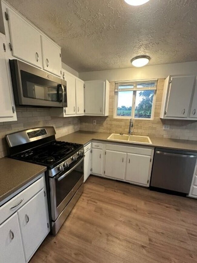 Building Photo - Fall Special – 3 Weeks FREE Rent on 4 Bed,...